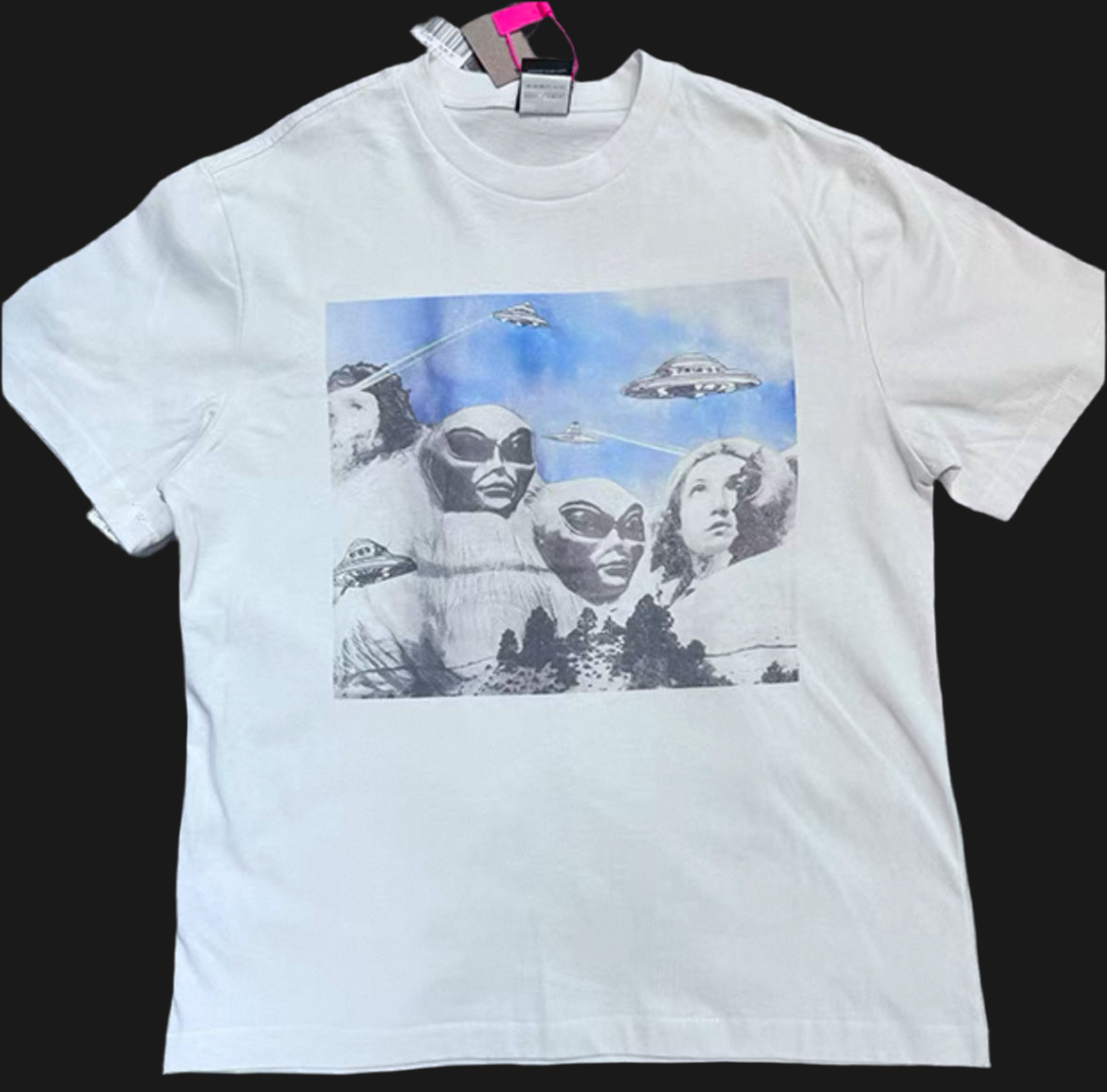 St alien tee