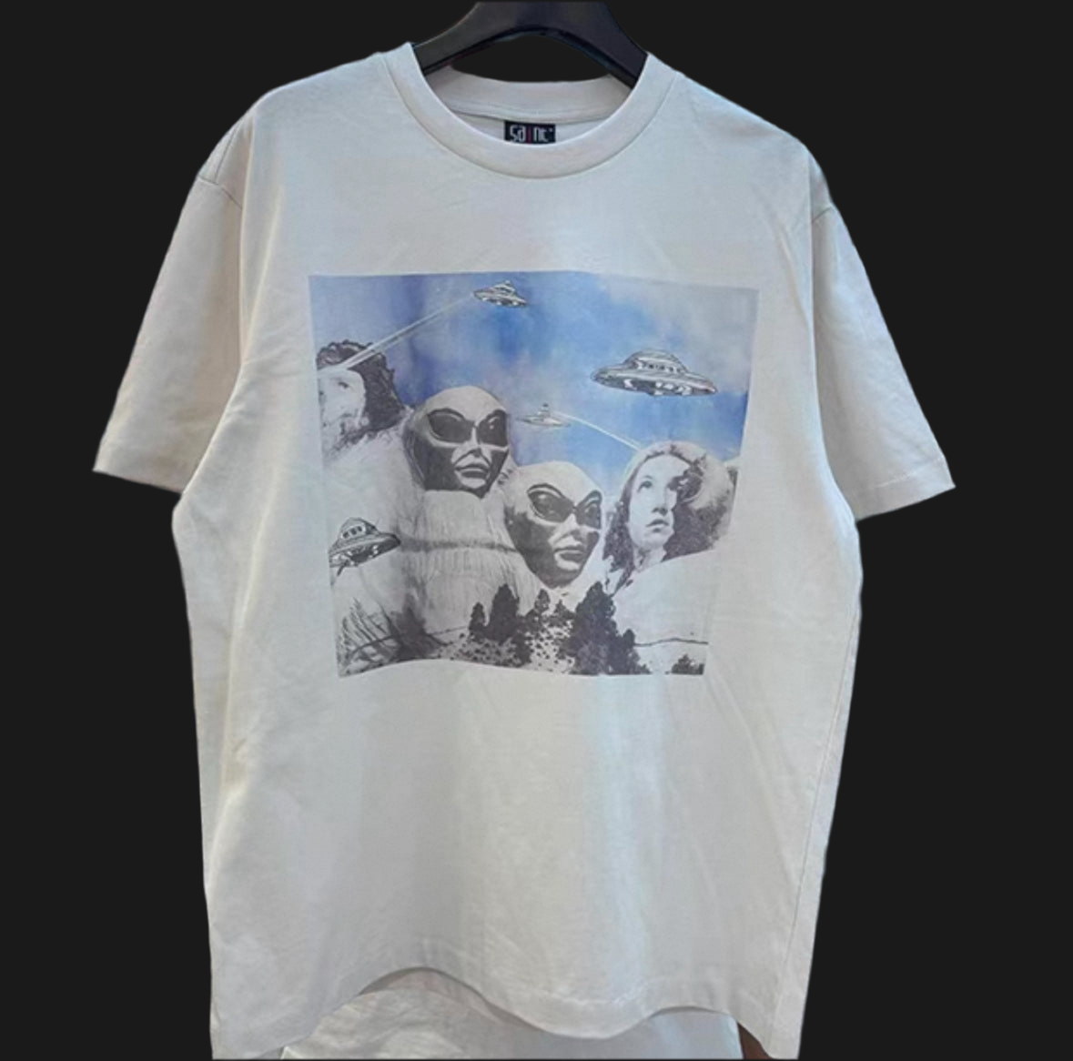 St alien tee