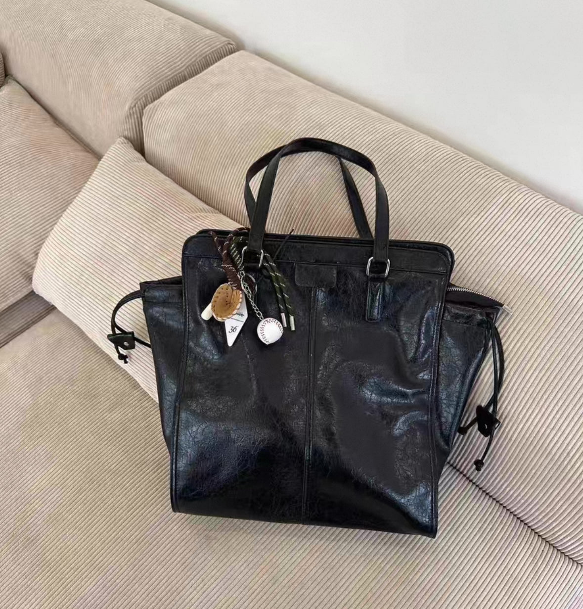 Multipurpose handbag with keychain