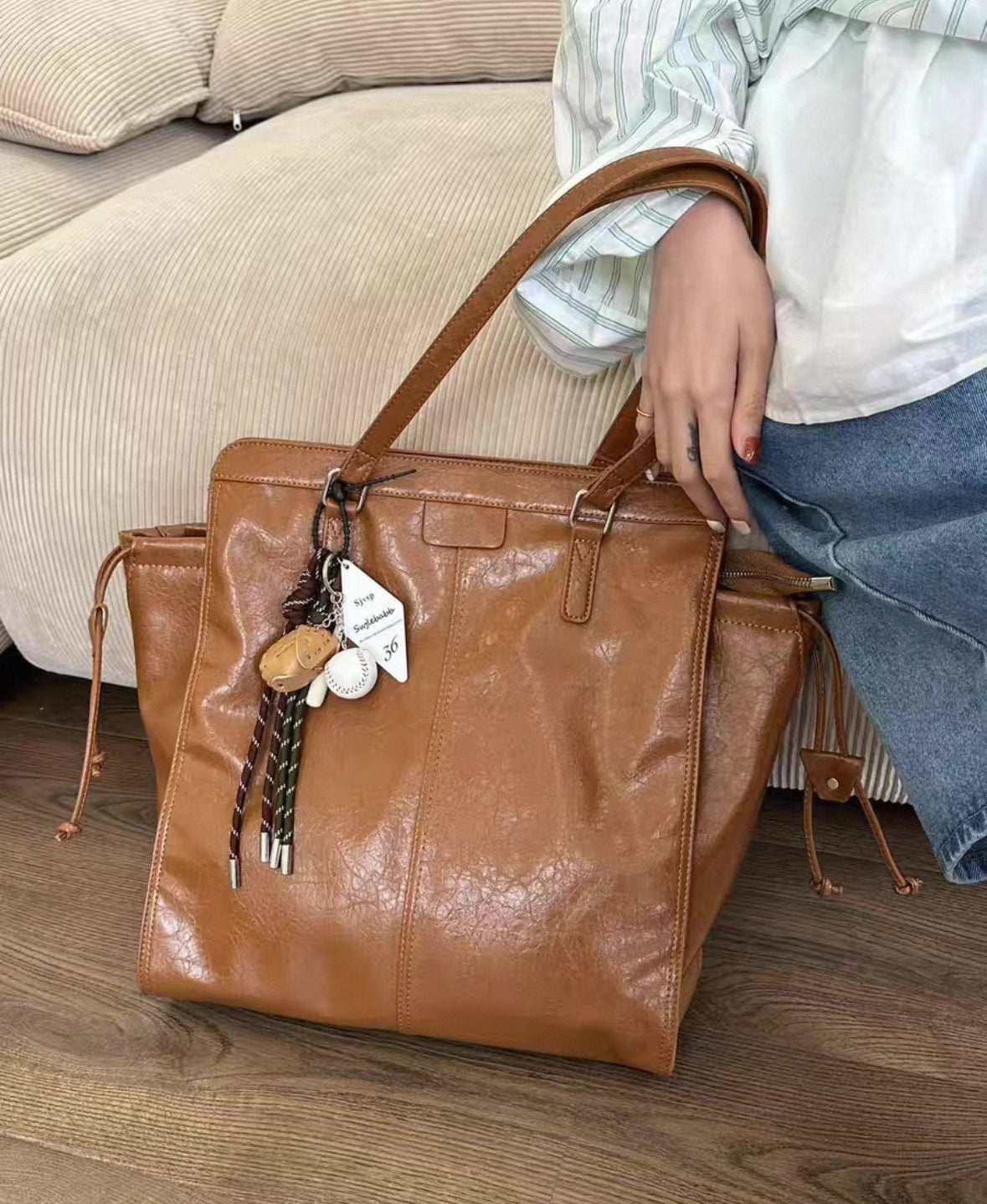Multipurpose handbag with keychain